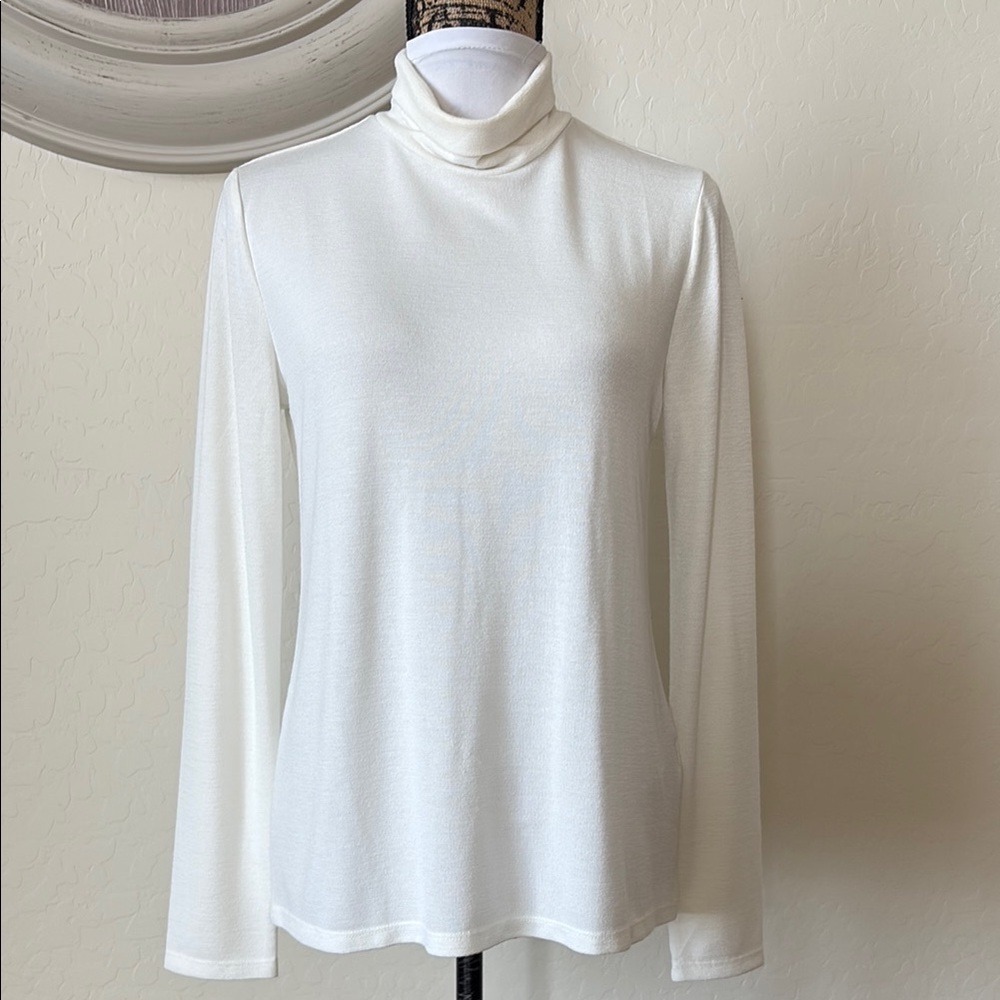Banana Republic White Crew Neck Sweater. M
